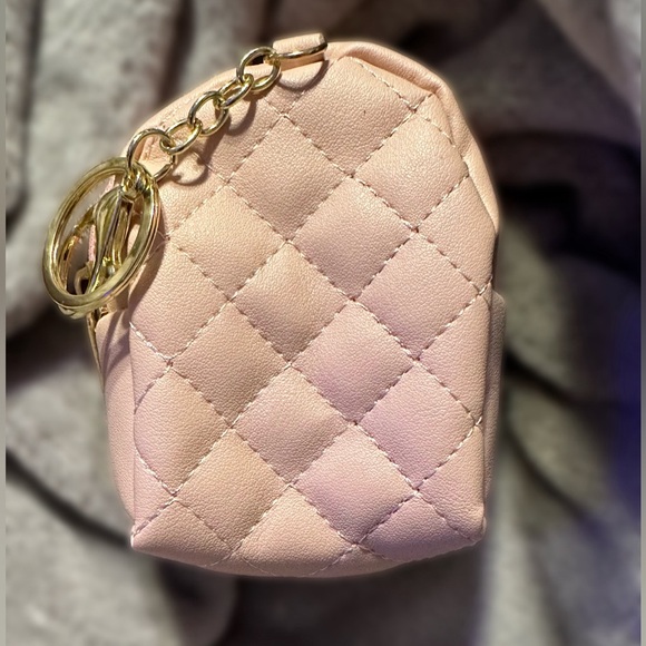 BOGO 𝒦𝑒𝓎 𝒞𝒽𝒶𝒾𝓃 𝒪𝓅𝓉𝒾𝑜𝓃 𝑀𝒾𝓃𝒾 𝒞𝒶𝓇𝓇𝓎𝒾𝓃𝑔 𝐵𝒶𝑔 - Picture 3 of 3